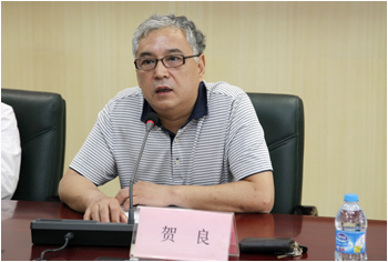 首页 新闻报道 正文领导与专家发言后,常理事长与贺良副院长共同为