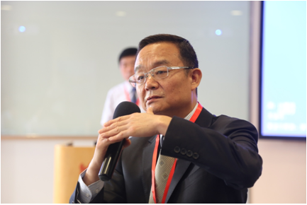 王彦彬主任主持大会            王彦彬主任回答提问