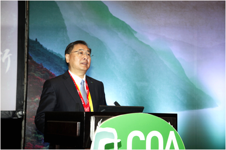 本次大会极具分量的"骨科三十年大师讲坛"开讲,邱贵兴院士,王正国院士