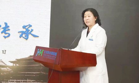 研讨会由院党委专职副书记李玉梅主持.