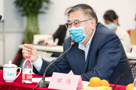 张送根董事长和研发人员的陪同下实地参观了"天玑"骨科机器人实验室